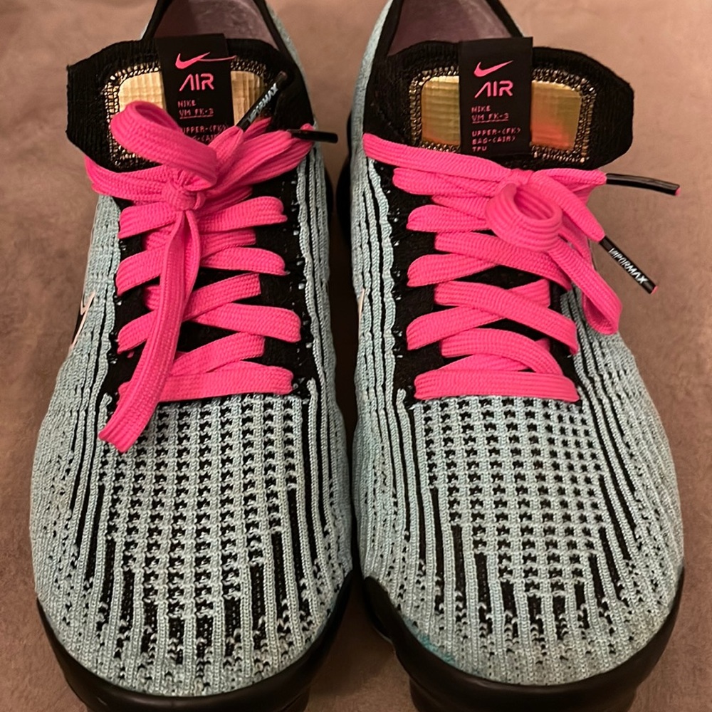 Nike~ Vapor max ! Sneakers. Men size 8